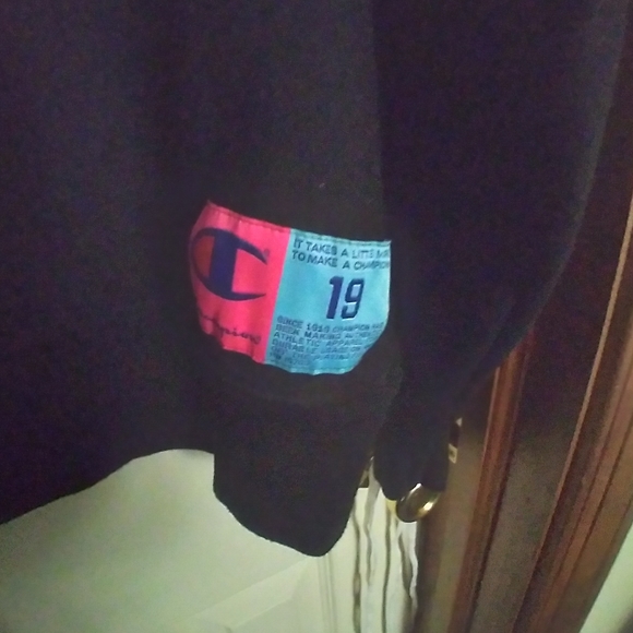 Champion pullover - Picture 3 of 3